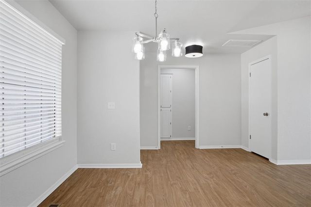 2112 NE 8th Street, Moore, OK 73160