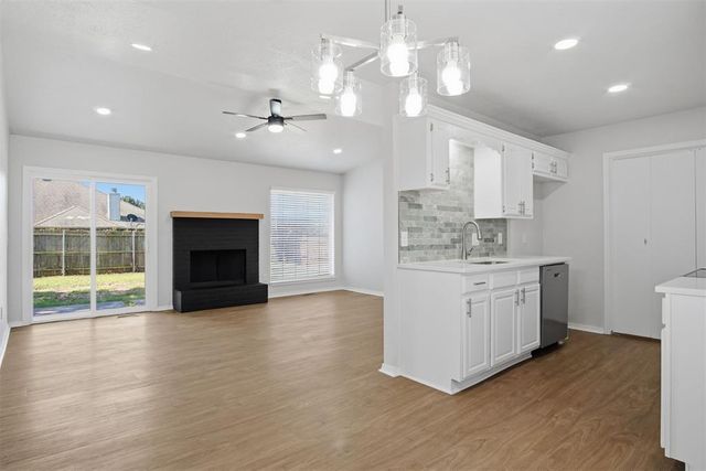 2112 NE 8th Street, Moore, OK 73160
