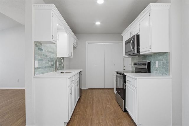 2112 NE 8th Street, Moore, OK 73160