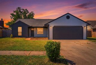2112 NE 8th Street, Moore, OK 73160