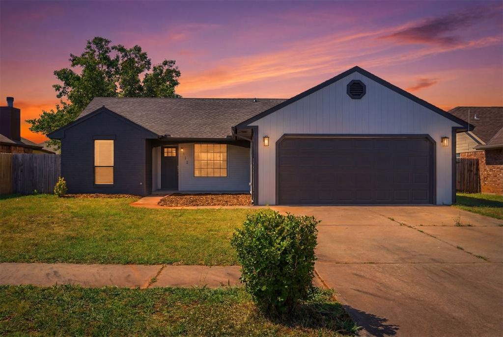 2112 NE 8th Street, Moore, OK 73160