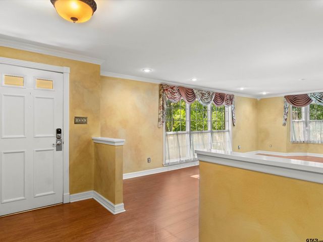 6 Lindsey Ln, Longview, TX 75601