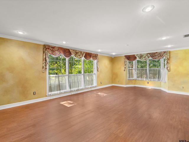 6 Lindsey Ln, Longview, TX 75601