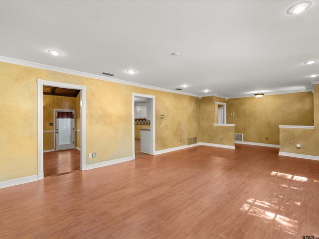 6 Lindsey Ln, Longview, TX 75601