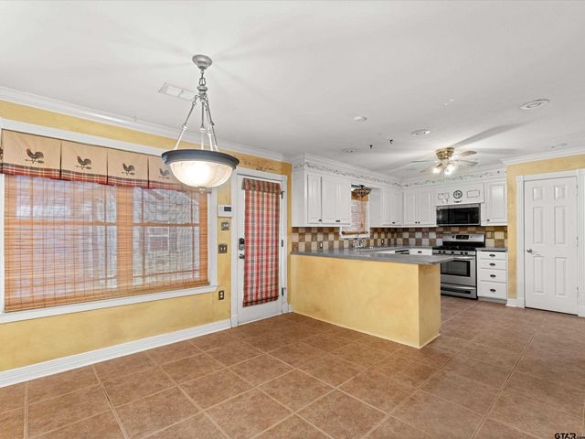 6 Lindsey Ln, Longview, TX 75601