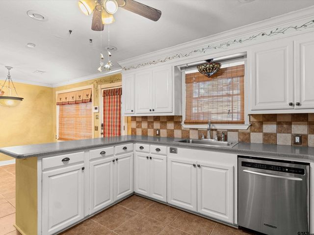 6 Lindsey Ln, Longview, TX 75601