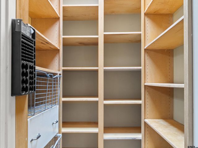 6 Lindsey Ln, Longview, TX 75601