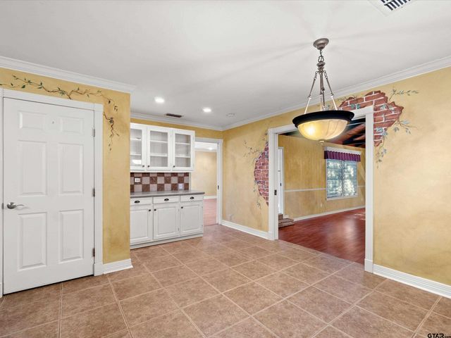 6 Lindsey Ln, Longview, TX 75601