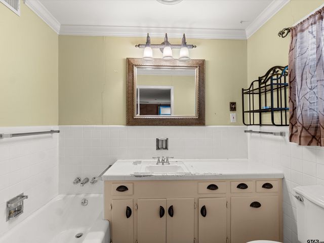 6 Lindsey Ln, Longview, TX 75601