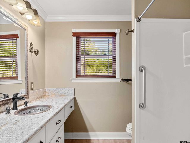 6 Lindsey Ln, Longview, TX 75601