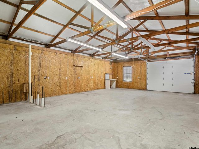 6 Lindsey Ln, Longview, TX 75601