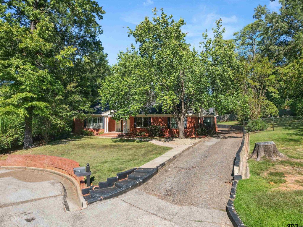 6 Lindsey Ln, Longview, TX 75601