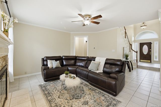 18143 SUMMER KNOLL DR, San Antonio, TX 78258