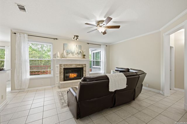 18143 SUMMER KNOLL DR, San Antonio, TX 78258