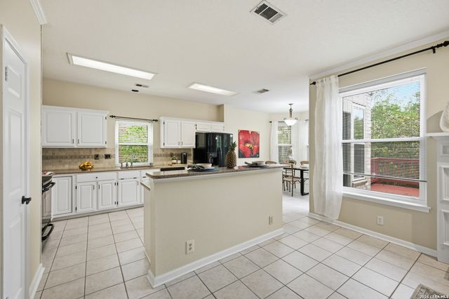 18143 SUMMER KNOLL DR, San Antonio, TX 78258