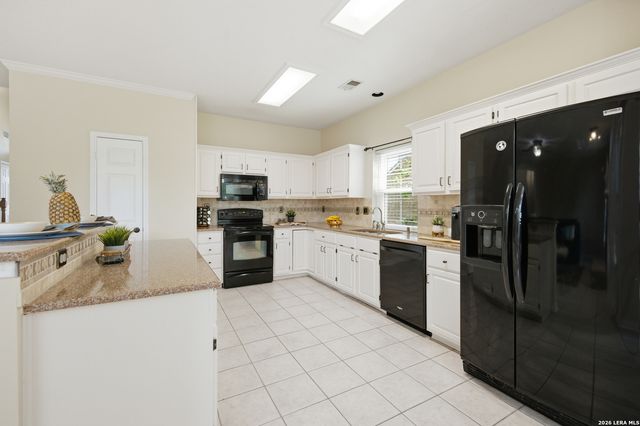 18143 SUMMER KNOLL DR, San Antonio, TX 78258