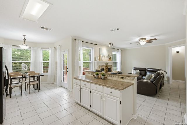 18143 SUMMER KNOLL DR, San Antonio, TX 78258