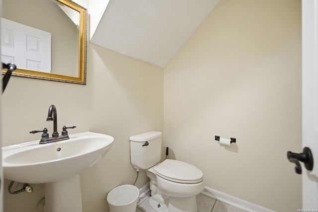 18143 SUMMER KNOLL DR, San Antonio, TX 78258