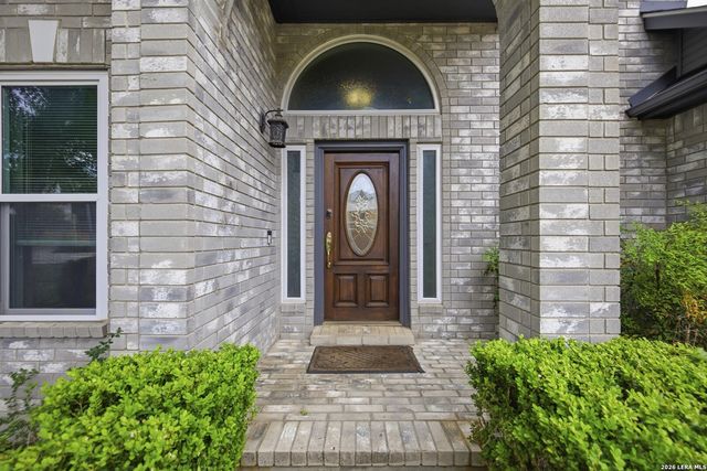 18143 SUMMER KNOLL DR, San Antonio, TX 78258