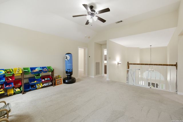 18143 SUMMER KNOLL DR, San Antonio, TX 78258