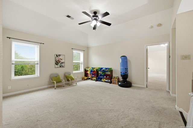 18143 SUMMER KNOLL DR, San Antonio, TX 78258