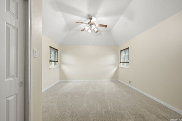 18143 SUMMER KNOLL DR, San Antonio, TX 78258