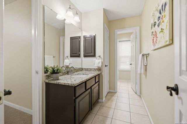 18143 SUMMER KNOLL DR, San Antonio, TX 78258