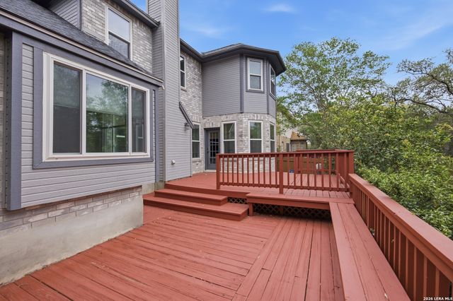 18143 SUMMER KNOLL DR, San Antonio, TX 78258