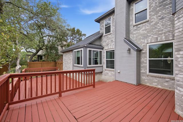 18143 SUMMER KNOLL DR, San Antonio, TX 78258