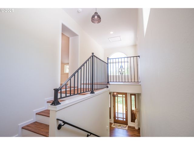 28788 GIMPL HILL Rd, Eugene, OR 97402