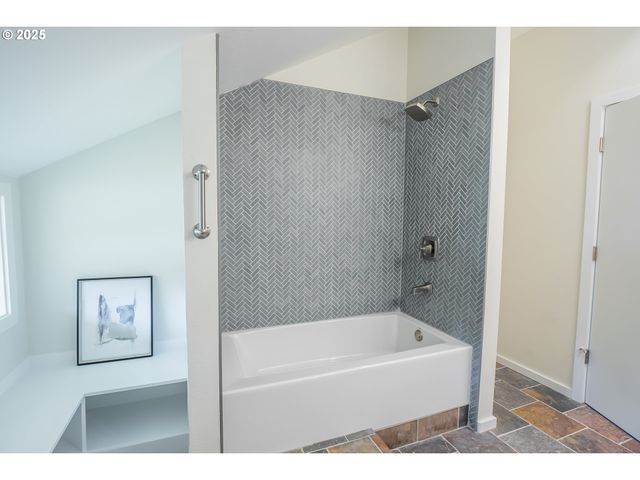 28788 GIMPL HILL Rd, Eugene, OR 97402