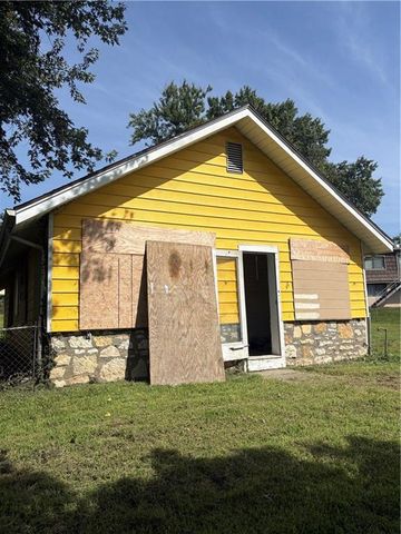 3717 N Brighton Avenue, Kansas City, MO 64117