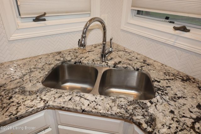 7606 Kendrick Crossing Ln, Louisville, KY 40291