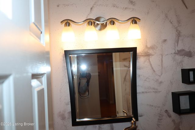 7606 Kendrick Crossing Ln, Louisville, KY 40291