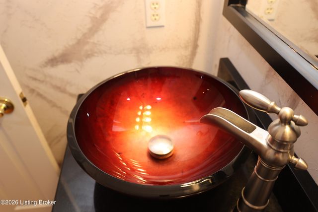 7606 Kendrick Crossing Ln, Louisville, KY 40291