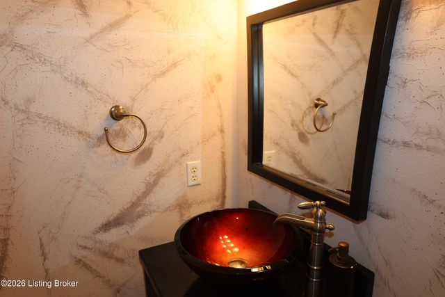 7606 Kendrick Crossing Ln, Louisville, KY 40291