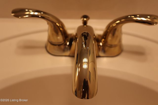 7606 Kendrick Crossing Ln, Louisville, KY 40291