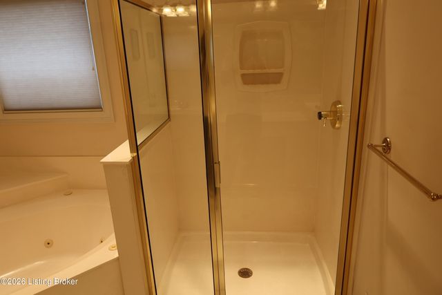 7606 Kendrick Crossing Ln, Louisville, KY 40291