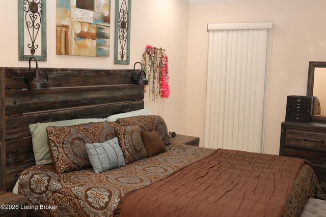 7606 Kendrick Crossing Ln, Louisville, KY 40291