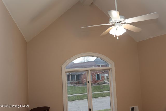 7606 Kendrick Crossing Ln, Louisville, KY 40291