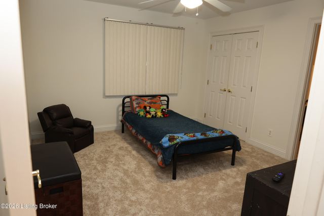 7606 Kendrick Crossing Ln, Louisville, KY 40291