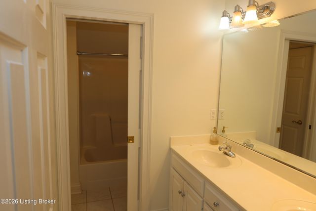 7606 Kendrick Crossing Ln, Louisville, KY 40291