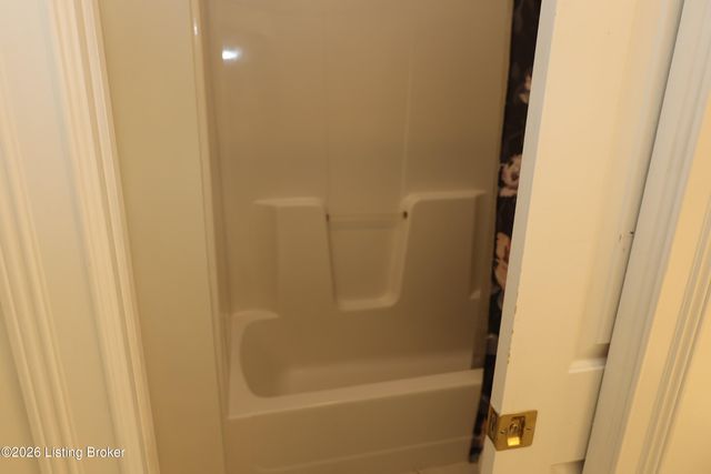 7606 Kendrick Crossing Ln, Louisville, KY 40291