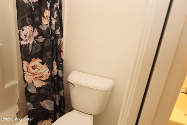 7606 Kendrick Crossing Ln, Louisville, KY 40291