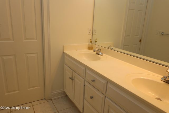 7606 Kendrick Crossing Ln, Louisville, KY 40291