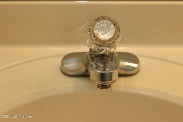 7606 Kendrick Crossing Ln, Louisville, KY 40291