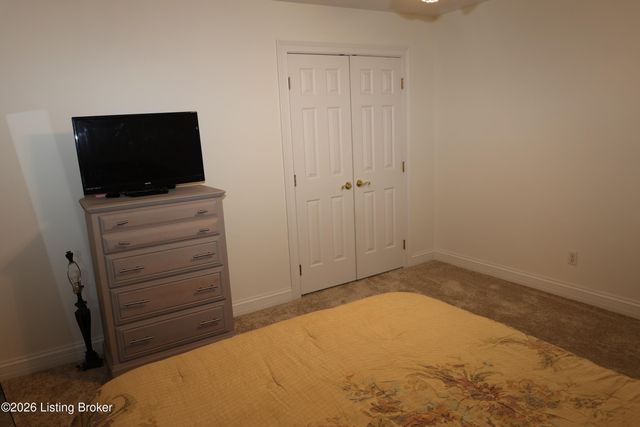 7606 Kendrick Crossing Ln, Louisville, KY 40291