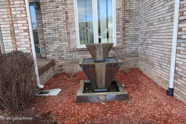 7606 Kendrick Crossing Ln, Louisville, KY 40291