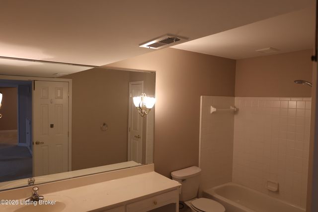 7606 Kendrick Crossing Ln, Louisville, KY 40291