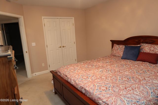 7606 Kendrick Crossing Ln, Louisville, KY 40291